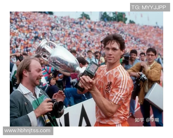 当足球明星偶遇心中偶像时的激动与感动瞬间