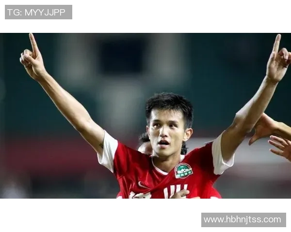 日本型男足球明星的魅力与风采探秘他们如何在绿茵场上闪耀光芒