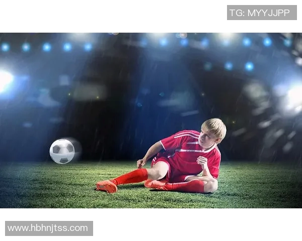 足球明星化身模特展现滑铲魅力引发时尚界热潮